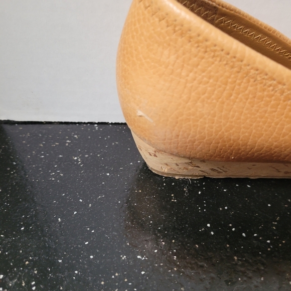 Tory Burch Tan leater Low Wedge Shoes - Picture 5 of 10